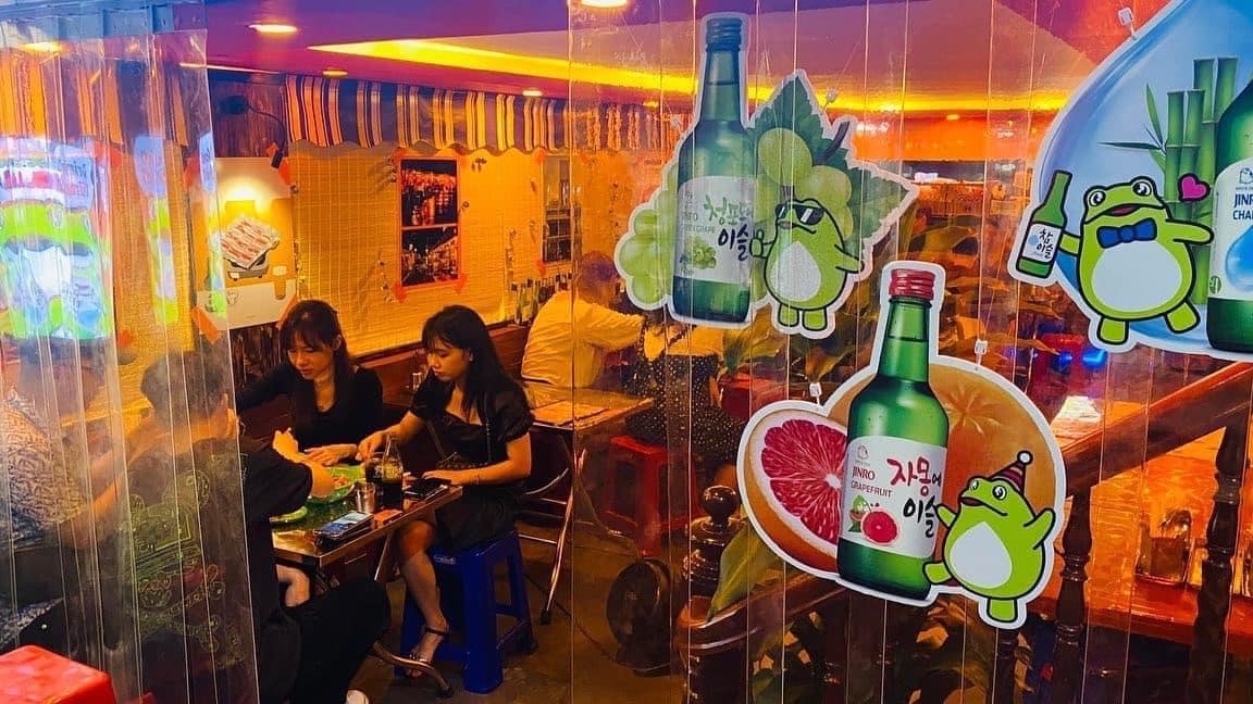 Không gian theo phong cách quán nhậu Hàn